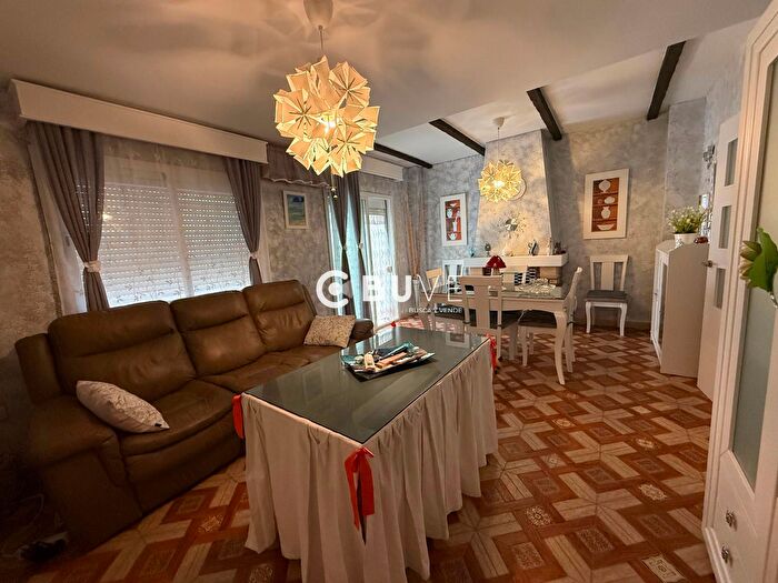 Casas en venta y pisos alquiler - 3