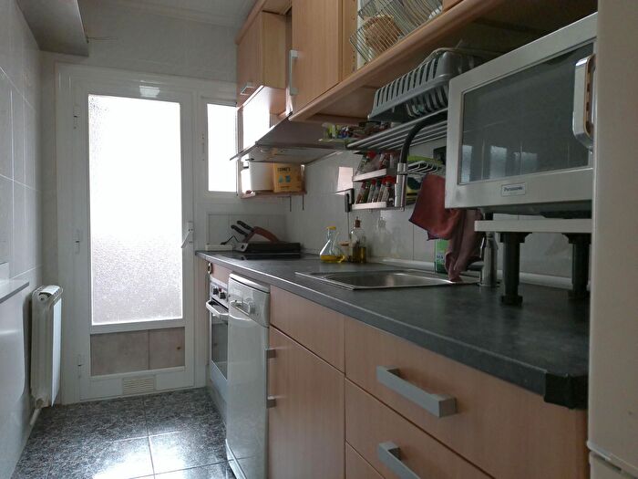 Casas en venta y pisos alquiler - 3