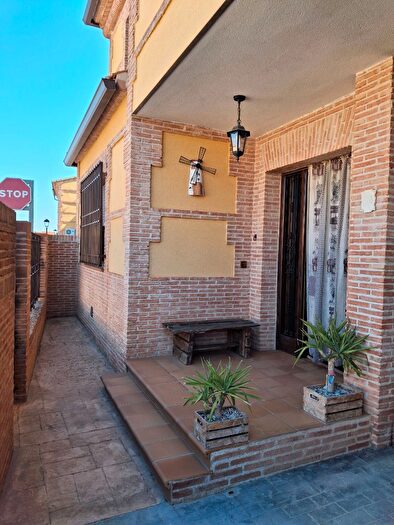 Casas en venta y pisos alquiler - 1