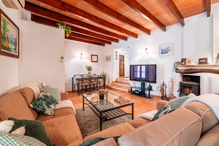 Casas en venta y pisos alquiler - 1