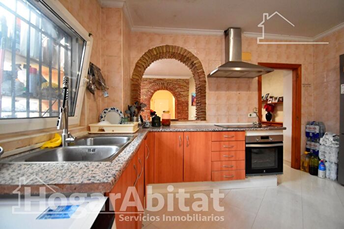 Casas en venta y pisos alquiler - 3