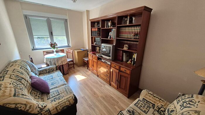 Casas en venta y pisos alquiler - 3