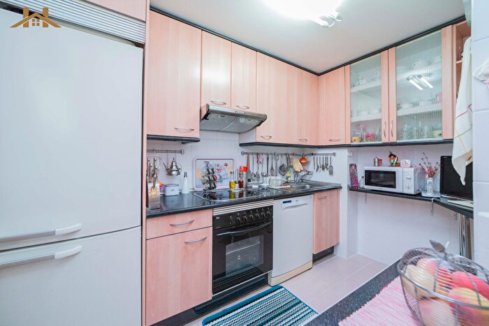 Casas en venta y pisos alquiler - 3