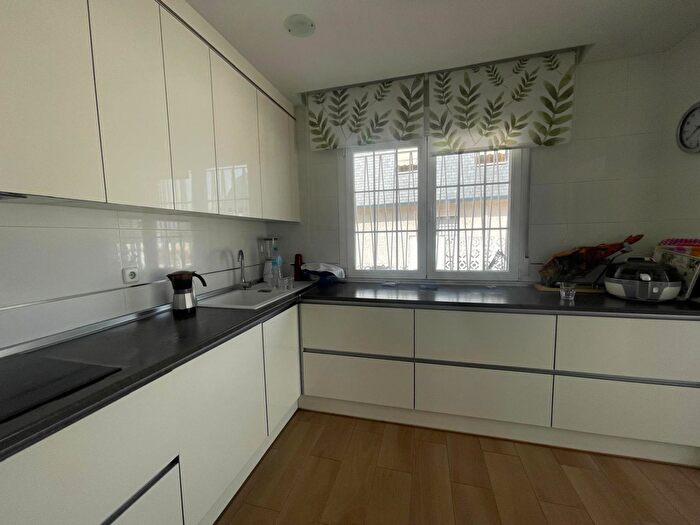 Casas en venta y pisos alquiler - 1