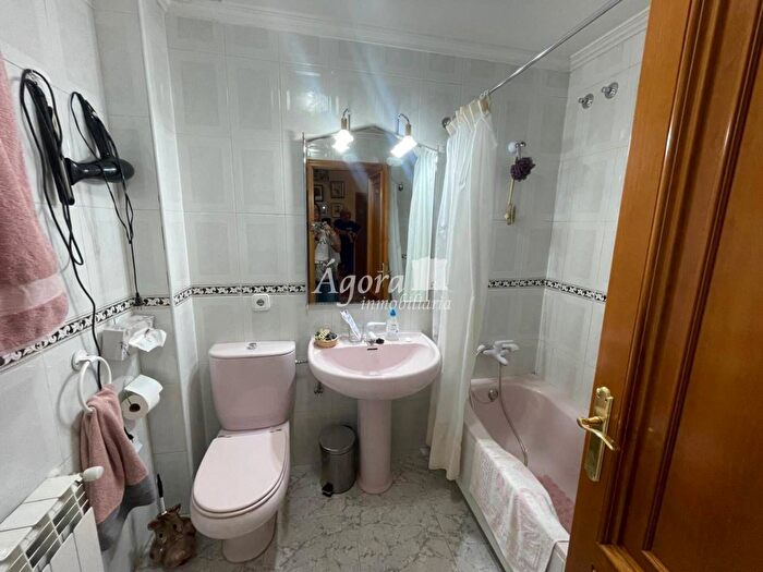 Casas en venta y pisos alquiler - 3