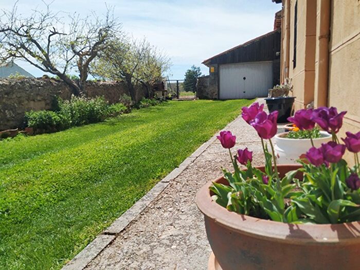 Casa en venta en Valle de Valdelucio, Burgos de 5 habitaciones