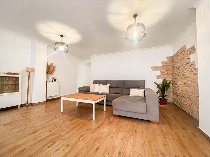 Casas en venta y pisos alquiler - 2