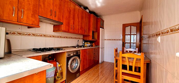 Casas en venta y pisos alquiler - 3
