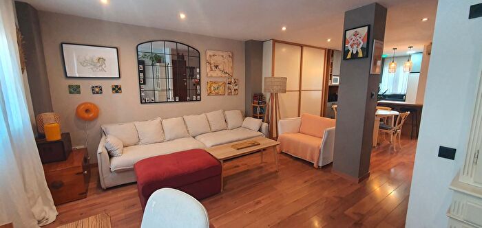 Casas en venta y pisos alquiler - 1
