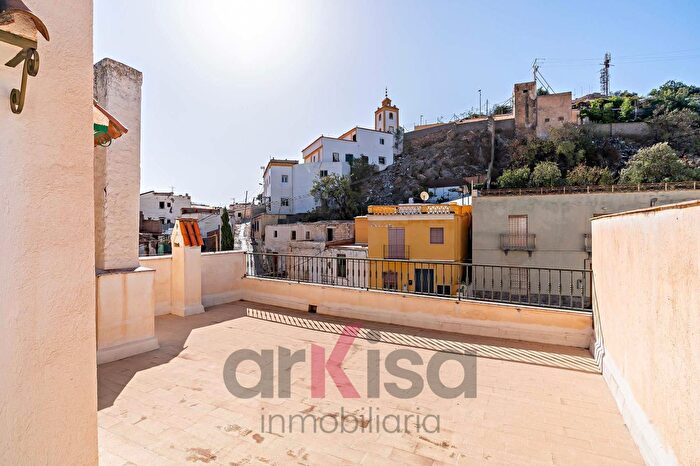 Casas en venta y pisos alquiler - 1