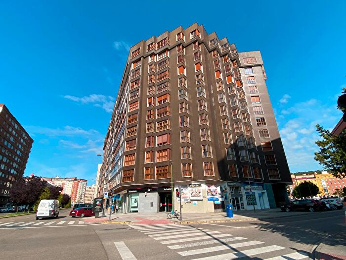 Piso en venta en Centro, Reyes Católicos de 3 habitaciones