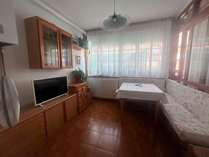 Casas en venta y pisos alquiler - 2