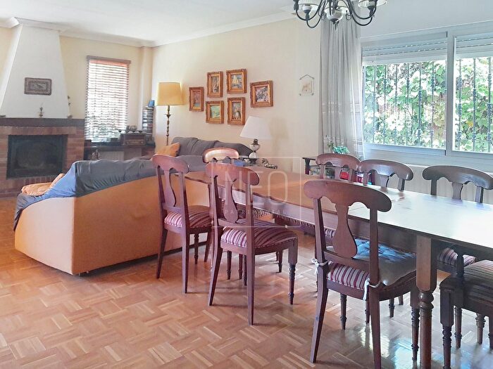 Casas en venta y pisos alquiler - 3