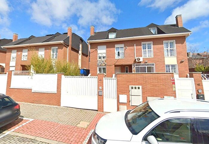 Casas en venta y pisos alquiler - 1