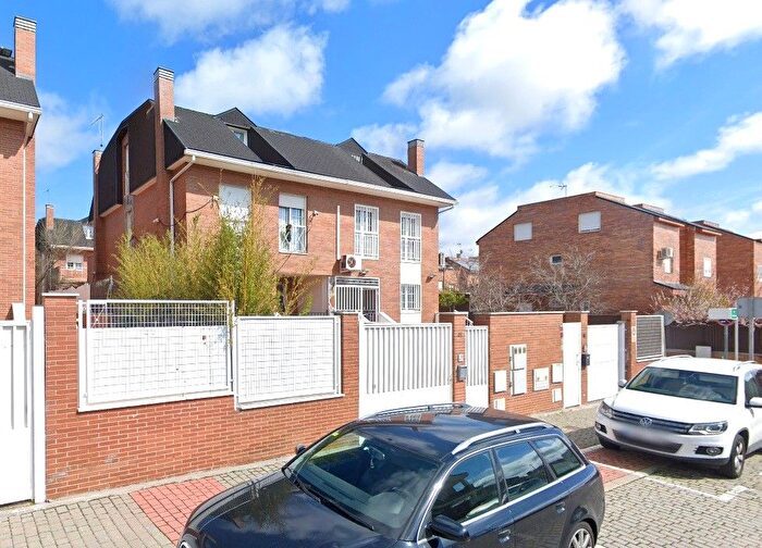 Casas en venta y pisos alquiler - 3