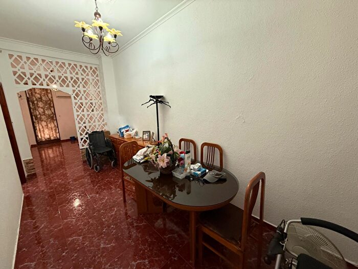 Casas en venta y pisos alquiler - 1