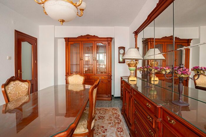 Casas en venta y pisos alquiler - 2