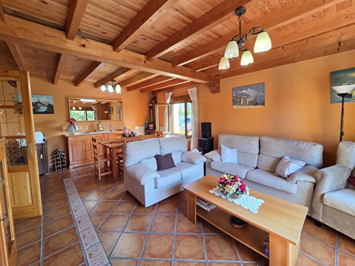 Casas en venta y pisos alquiler - 2