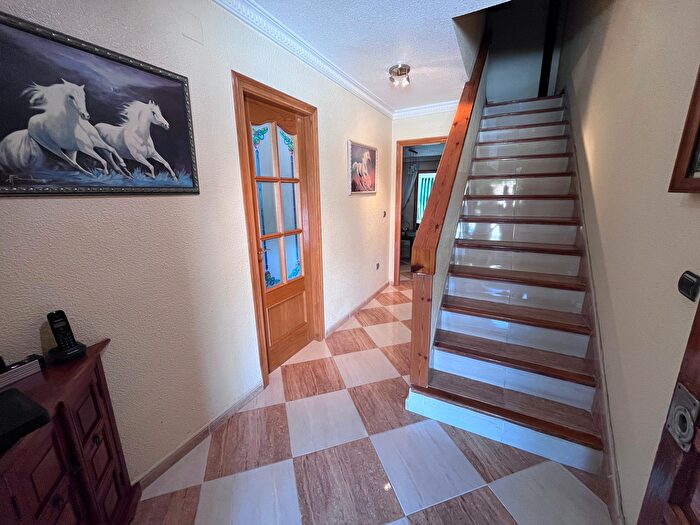 Casas en venta y pisos alquiler - 1