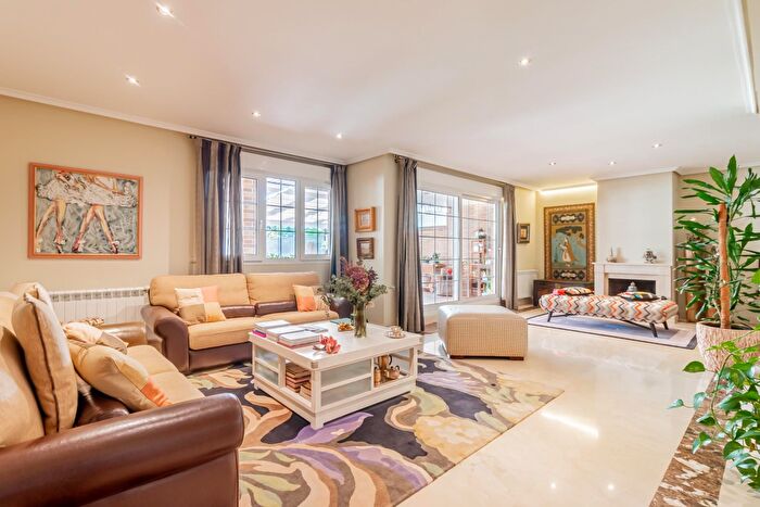 Casas en venta y pisos alquiler - 2