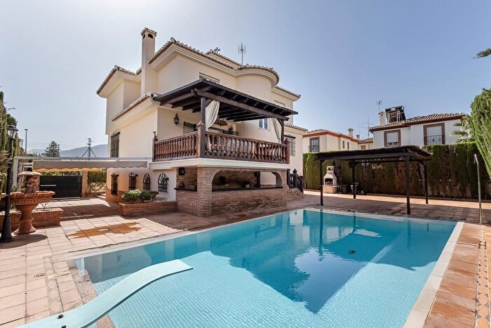 Casa en venta en Gójar, Granada de 6 habitaciones