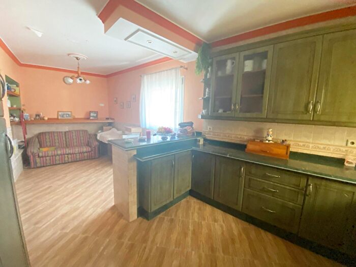Casas en venta y pisos alquiler - 3