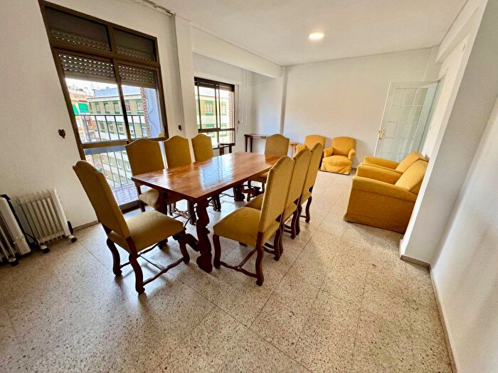 Casas en venta y pisos alquiler - 1