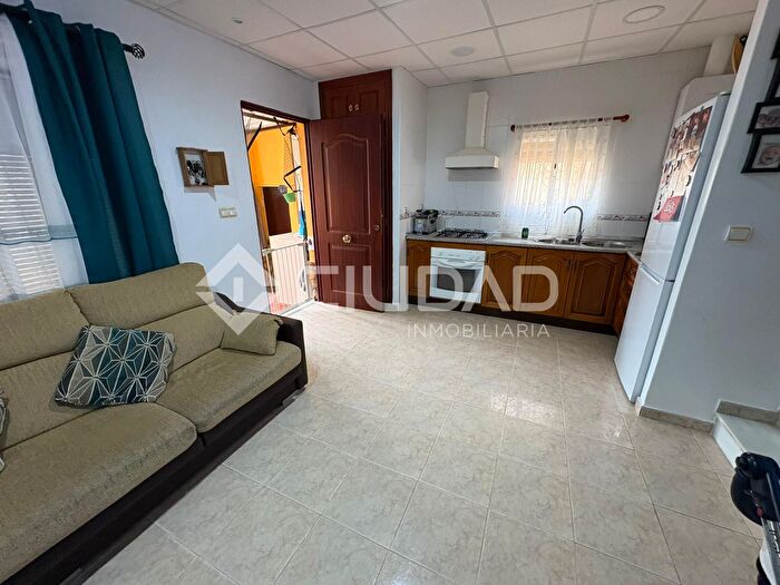 Casas en venta y pisos alquiler - 3