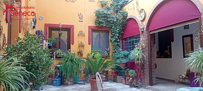 Casas en venta y pisos alquiler - 1