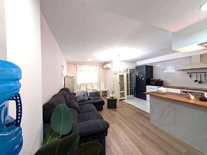 Casas en venta y pisos alquiler - 2