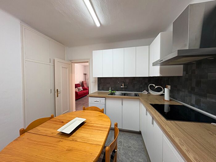 Casas en venta y pisos alquiler - 3