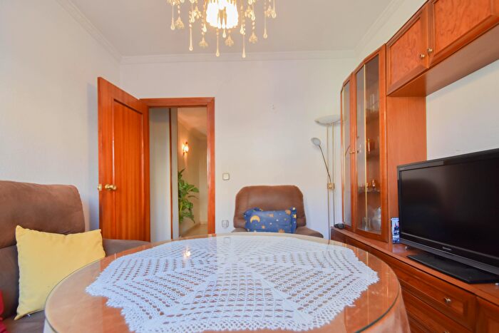 Casas en venta y pisos alquiler - 3
