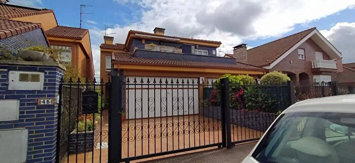 Casas en venta y pisos alquiler - 1