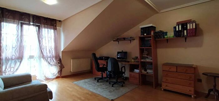 Casas en venta y pisos alquiler - 3