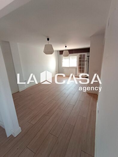 Casas en venta y pisos alquiler - 1
