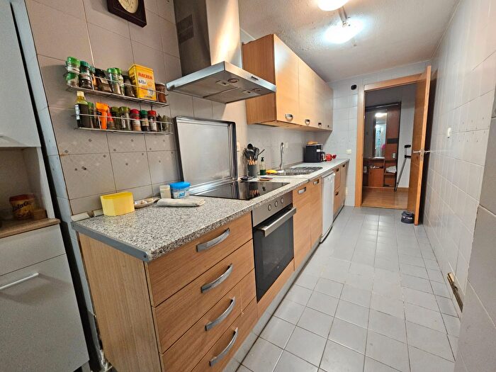 Casas en venta y pisos alquiler - 2