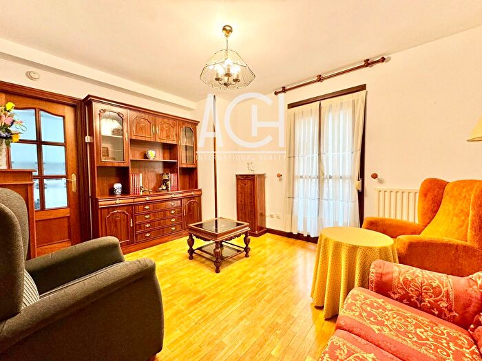 Casas en venta y pisos alquiler - 1