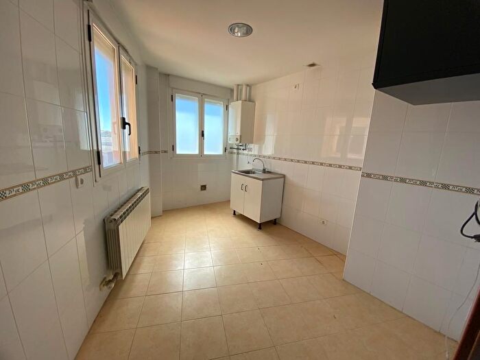Casas en venta y pisos alquiler - 3