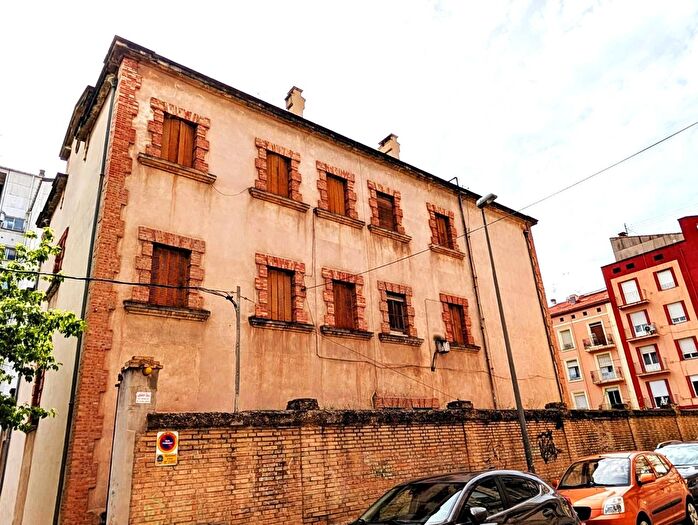 Casas en venta y pisos alquiler - 3