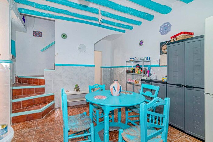 Casas en venta y pisos alquiler - 3