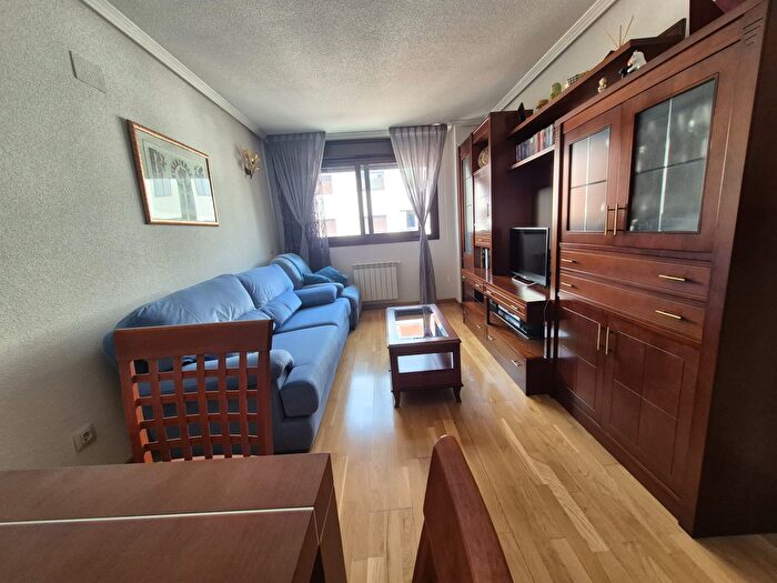 Casas en venta y pisos alquiler - 1