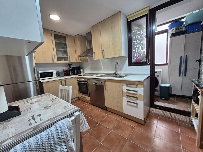 Casas en venta y pisos alquiler - 3