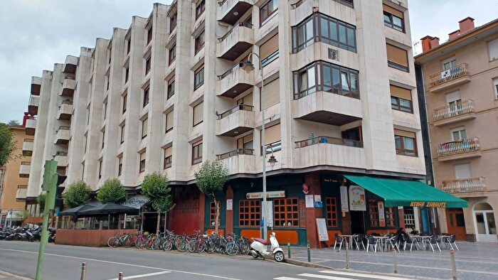 Casas en venta y pisos alquiler - 1