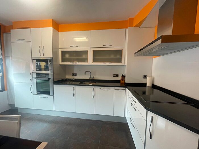 Casas en venta y pisos alquiler - 3