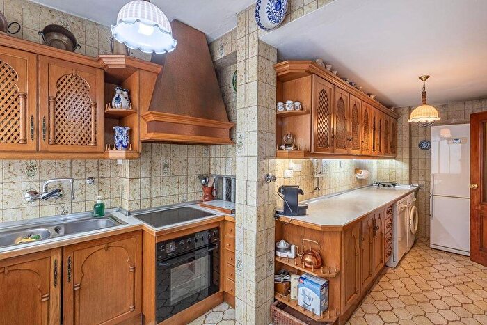 Casas en venta y pisos alquiler - 3