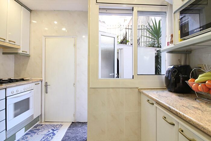 Casas en venta y pisos alquiler - 3