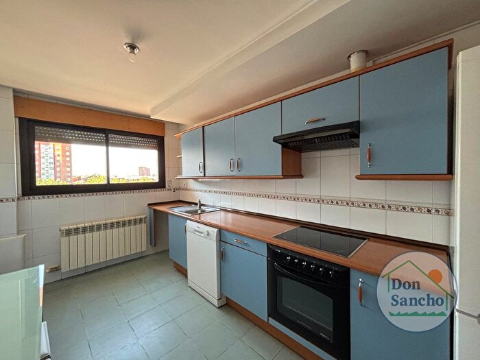 Casas en venta y pisos alquiler - 3
