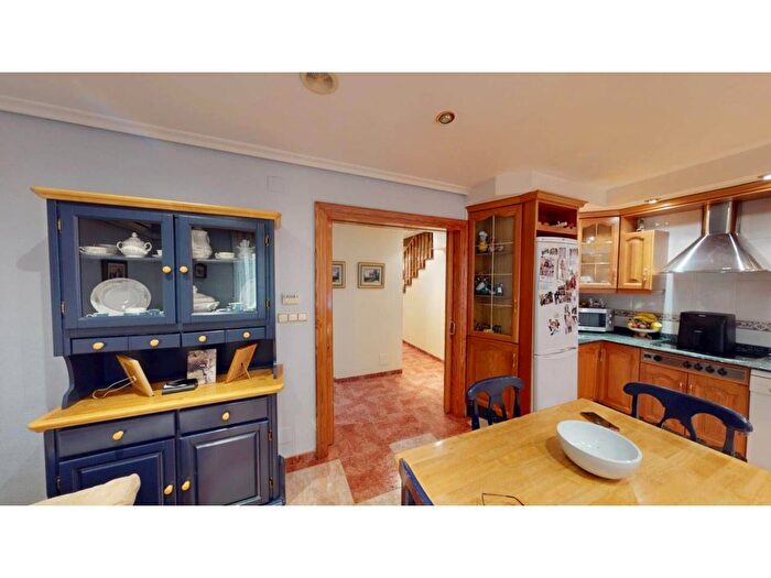 Casas en venta y pisos alquiler - 3