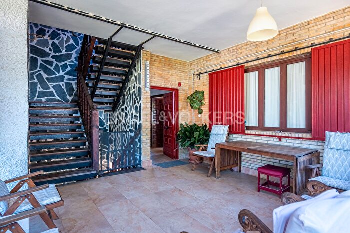 Casas en venta y pisos alquiler - 2