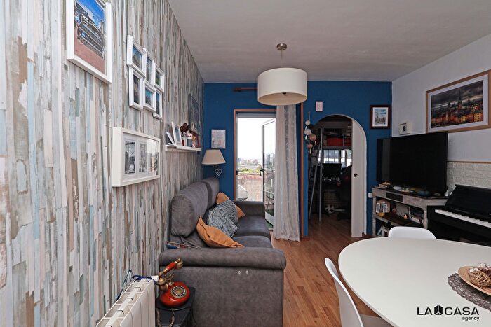 Casas en venta y pisos alquiler - 3
